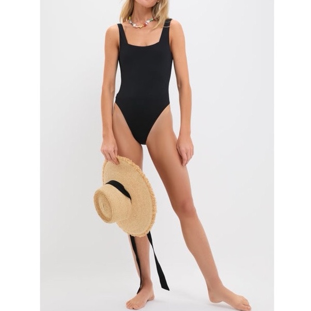 VITAMIN A
Black Mika One Piece